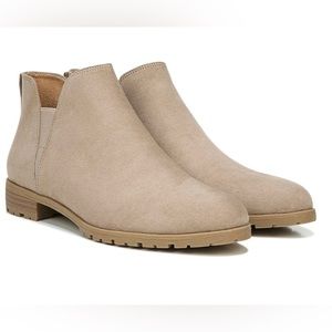 Dr Scholls tan suede ankle boots. Never worn. Size 11.